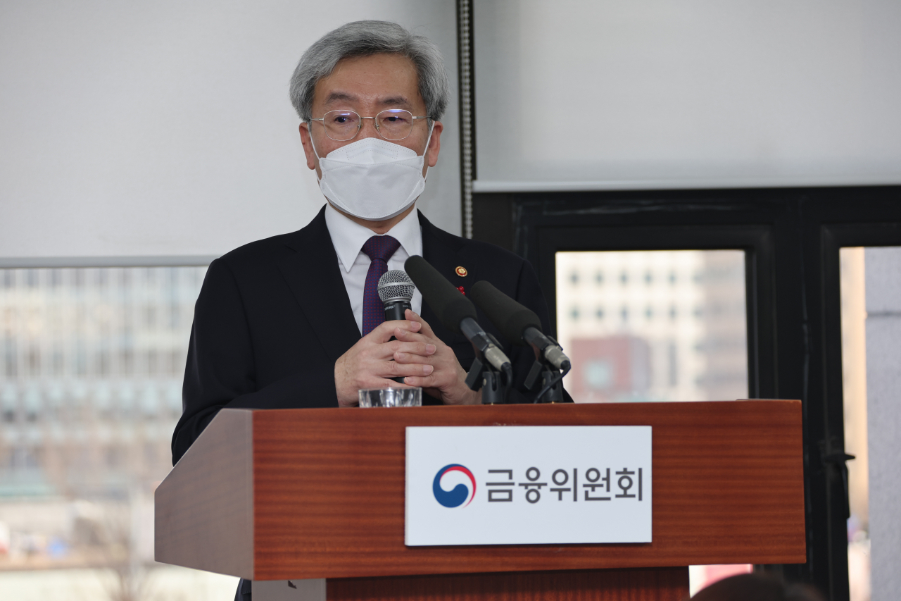 [사진=고승범 금융위원회 위원장이 30일 오후 정부서울청사 금융위 기자실을 방문해 기자들의 질문에 답하고 있다.][연합]