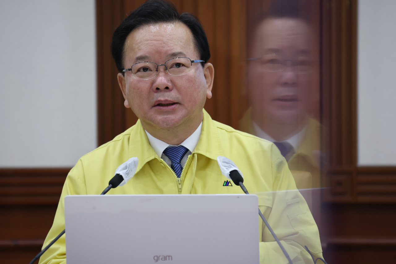 김부겸 국무총리가 31일 정부서울청사에서 코로나19 대응 중앙재난안전대책본부 회의를 주재하고 있다. [연합]