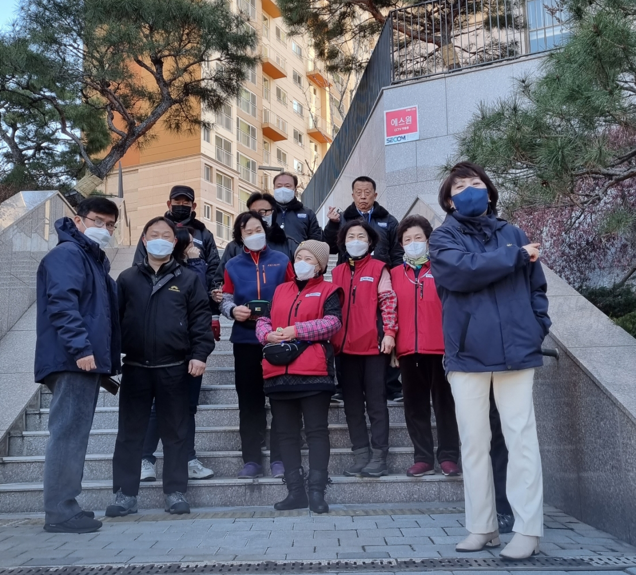 서울시 마포구 마포센트럴아이파크 근로자들 모습. [마포센트럴아이파크 입주자대표회 제공]