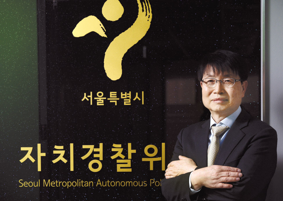 김학배 서울시 자치경찰위원장이 최근 서울 중구 무교동 서울시 자치경찰위원회에서 본지와 인터뷰를 가지고 있다. 박해묵 기자