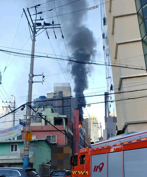지난달 26일 오전 부산 부산진구 한 모텔의 화재 사진(위 사진은 기사 내용과 관계 없음) [연합]