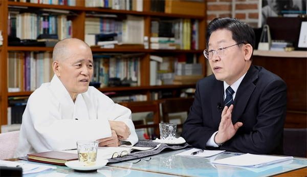 대학교수이자 철학자인 도올 김용옥(왼쪽) 선생과 이재명 더불어민주당 대선후보. [도올TV 캡처]