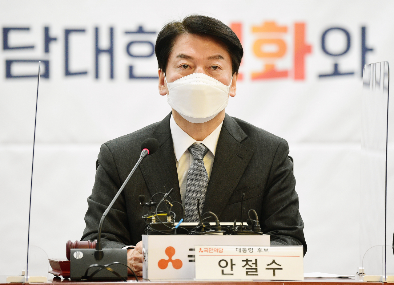 안철수 국민의당 대선후보가 3일 국회 의원회관에서 열린 중앙선거대책위원회의에서 발언을 하고 있다. [국회사진기자단]