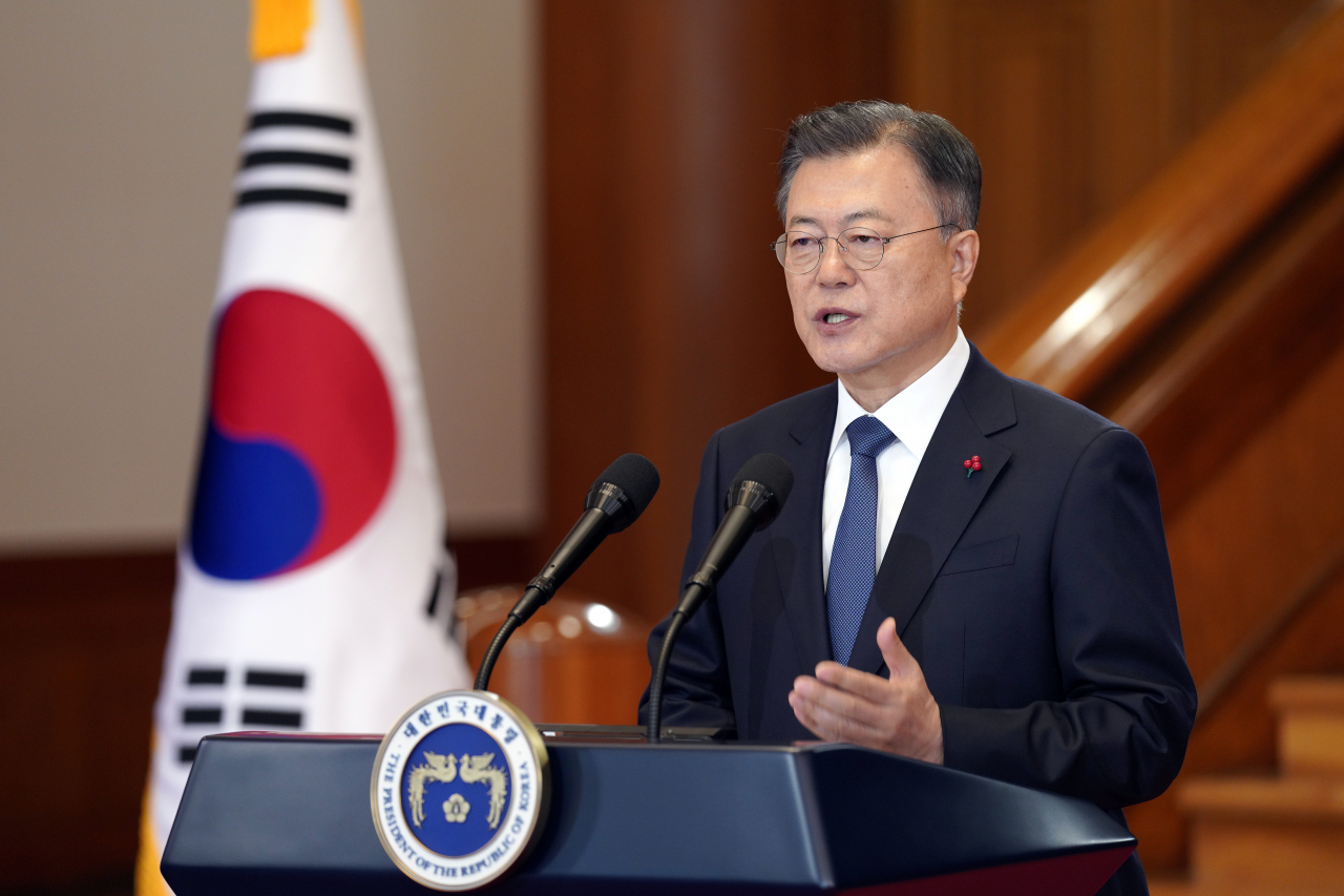 문재인 대통령이 3일 오전 청와대에서 2022년 신년사를 하고 있다. [연합]