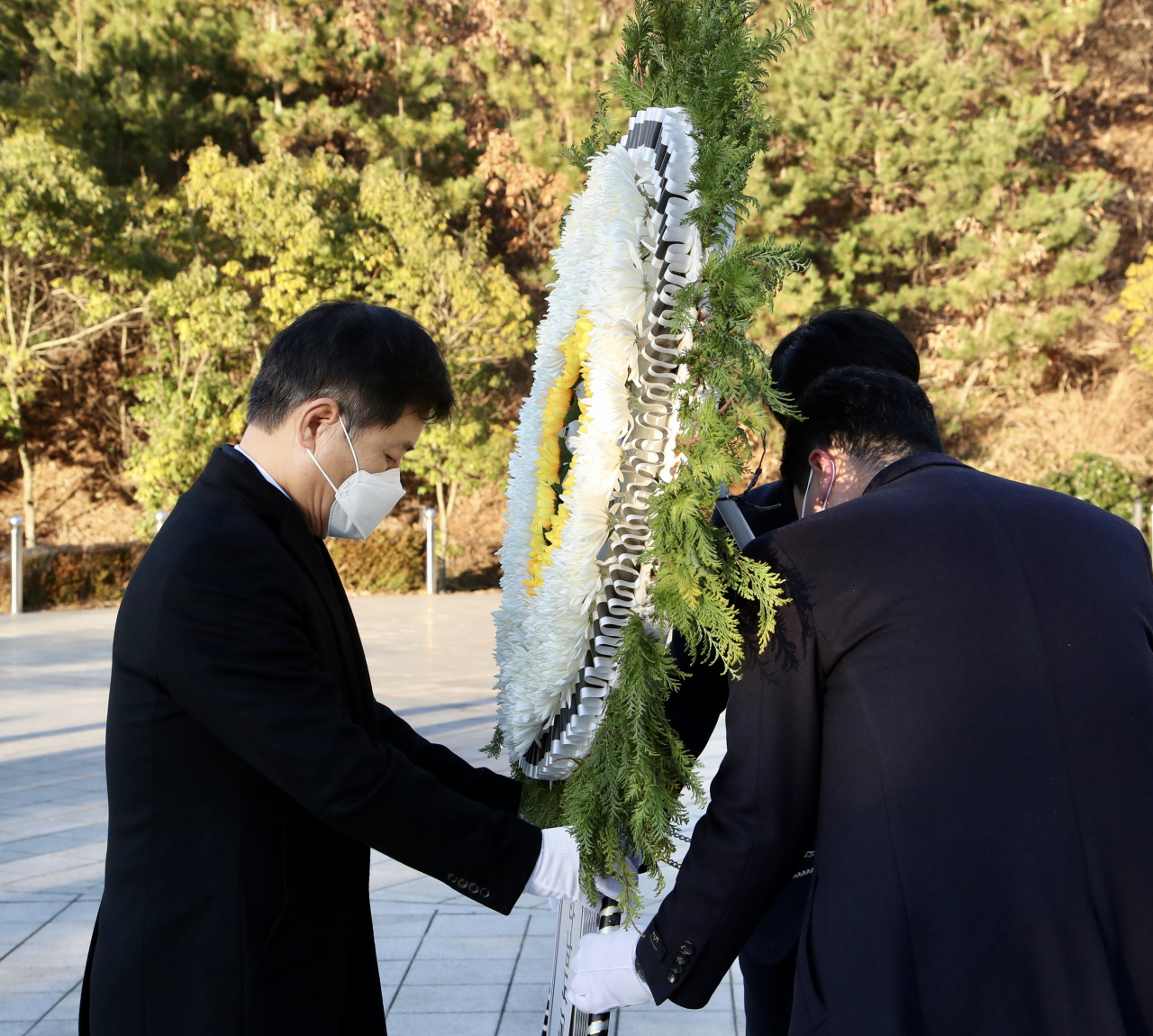 현충탑 참배하는 장석웅교육감