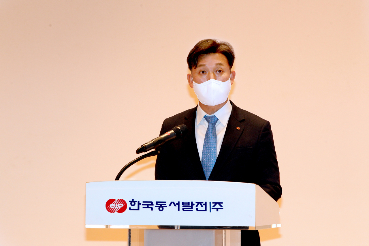 김영문 한국동서발전 사장이 3일 울산 본사에서 진행된 시무식에서 신년사를 하고 있다. [한국동서발전 제공]