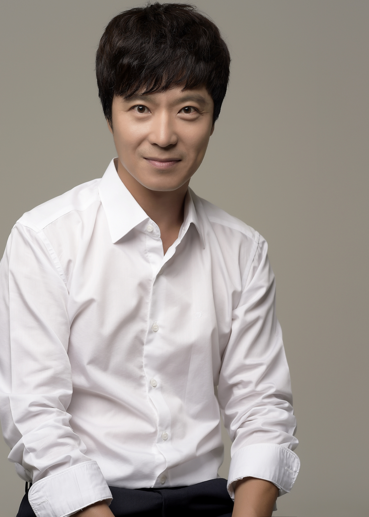 ‘거침없이 하이킥’의 이 형사, ‘막돼먹은 영애씨’의 윤 과장을 통해 능청스런 코믹 연기를 선보였던 배우 윤서현이 연극 ‘리차드 3세’로 돌아온다. 기존의 이미지를 뒤엎는 연기에 그는 “이 작품이 또 한 번의 기회이자 터닝포인트가 될 것”이라고 자신했다. [높은엔터 제공]