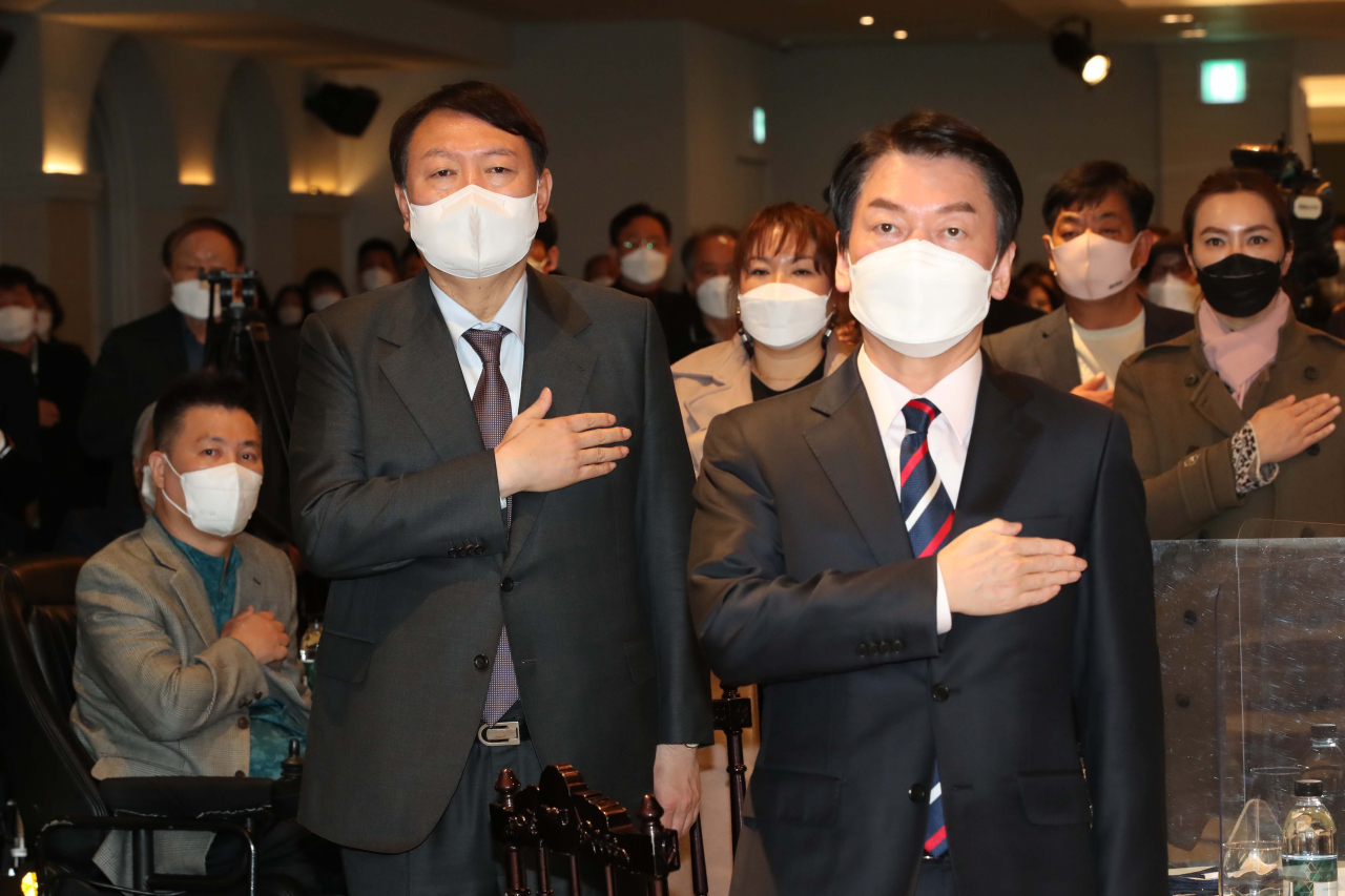 윤석열 국민의힘 대선후보(왼쪽)와 안철수 국민의당 대선후보. [헤럴드경제=이상섭 기자]