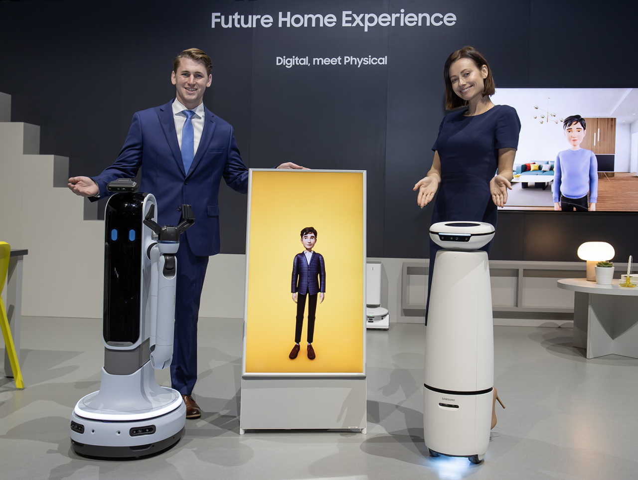 삼성전자가 인터랙션 로봇인 ‘삼성 봇 아이(오른쪽 첫 번째, Samsung Bot i)’를 세계 최초로 선보였다. [삼성전자 제공]