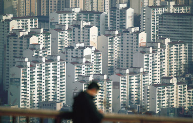 서울 중구 남산에서 바라본 서울시내 아파트. [연합]