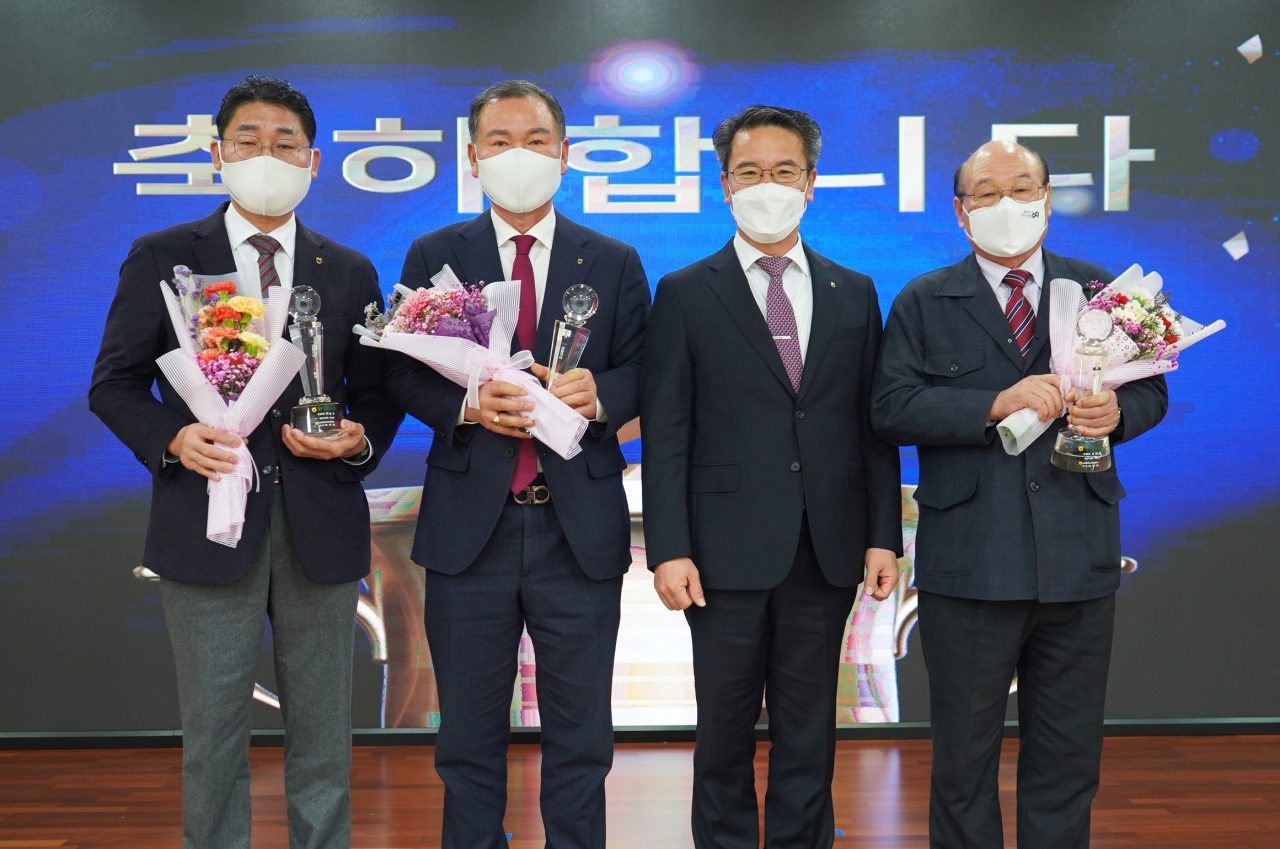 금융자산 달성탑 수상 장면