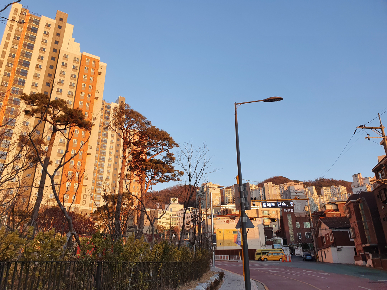 [르포] 꼭짓점 찍었다는 강북 VS 연일 신고가 강남…두 얼굴의 서울아파트 [부동산360]