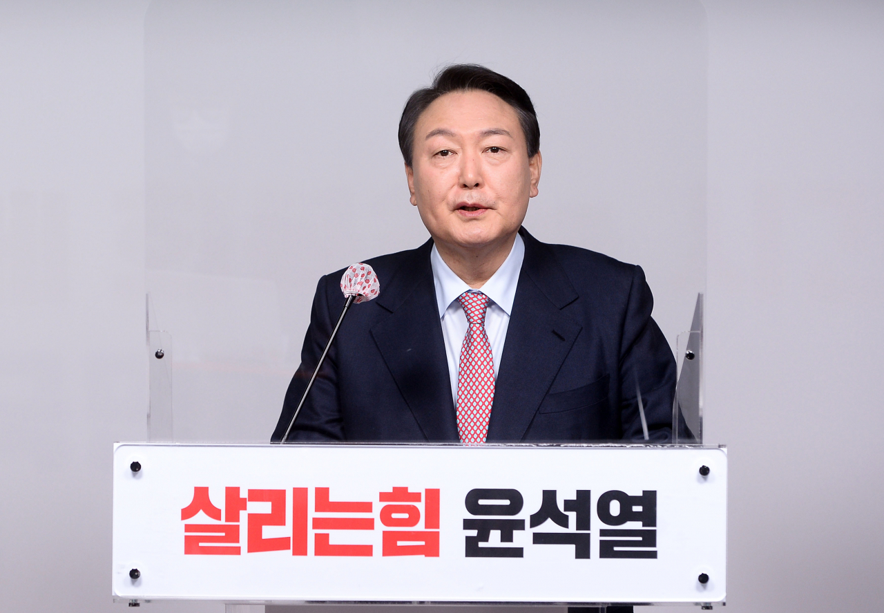 국민의힘 윤석열 대선 후보가 5일 오전 서울 여의도 당사에서 선대위 관련 기자회견을 하고 있다. [연합]