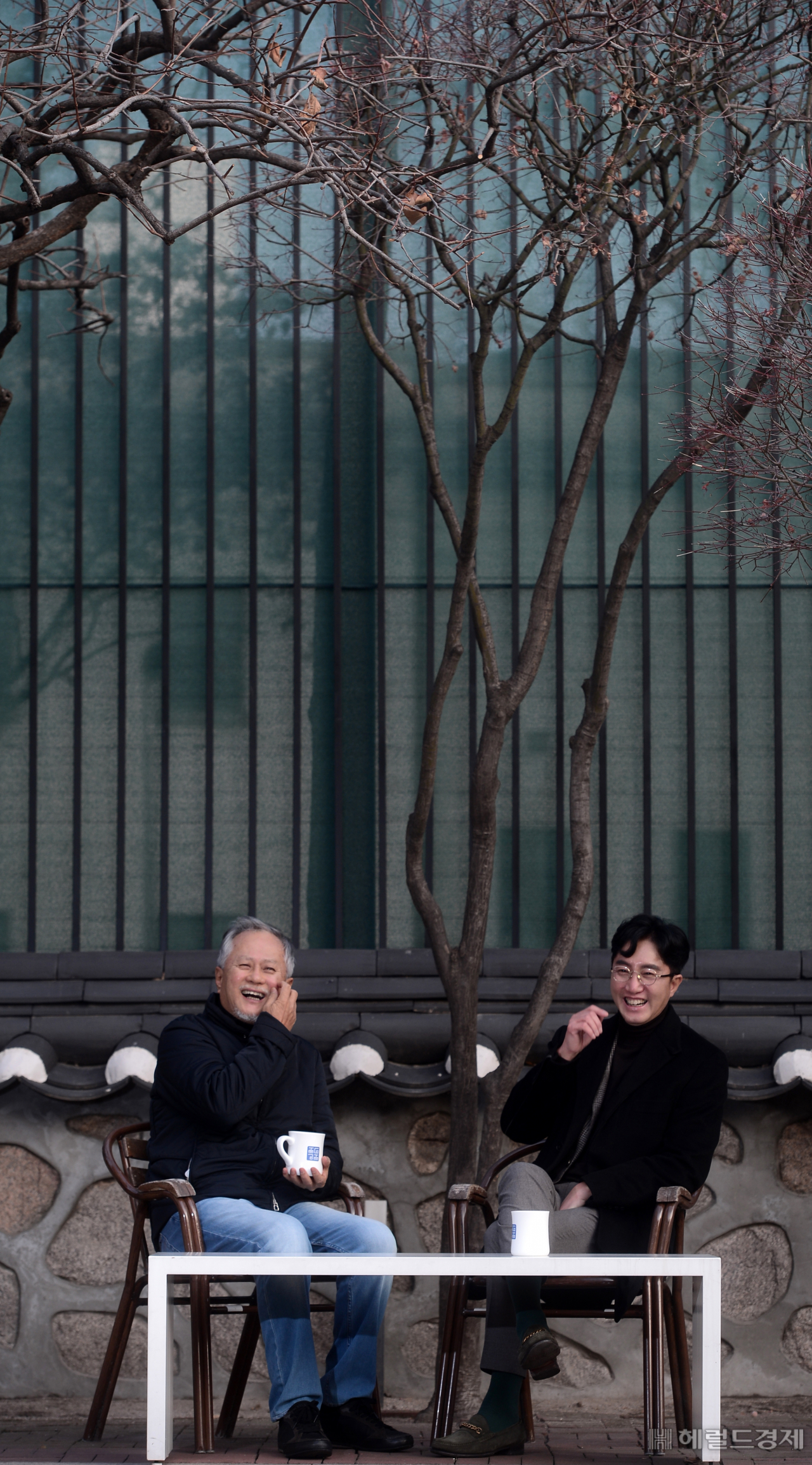 한국뮤지컬제작사협회의 초대 회장을 맡은 신춘수 오디컴퍼니 대표(오른쪽)는 “대형 뮤지컬 제작사를 중심으로 지난 20년 동안 양적 팽창을 이뤘지만, 공동의 목적으로 뮤지컬 산업을 발전시킬 여력은 없었다”며 “뮤지컬 시장의 존폐위기 속에서 제작자들이 처음으로 머리를 맞대고 대책방안을 모색해야 할 때가 됐다”고 말했다. 박해묵 기자