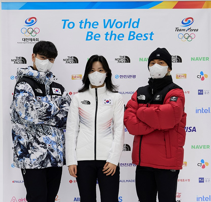 태백산맥과 태극기를 모티브로 제작된 2022 베이징동계올림픽 국가대표 선수단 공식 단복 [영원아웃도어 제공]