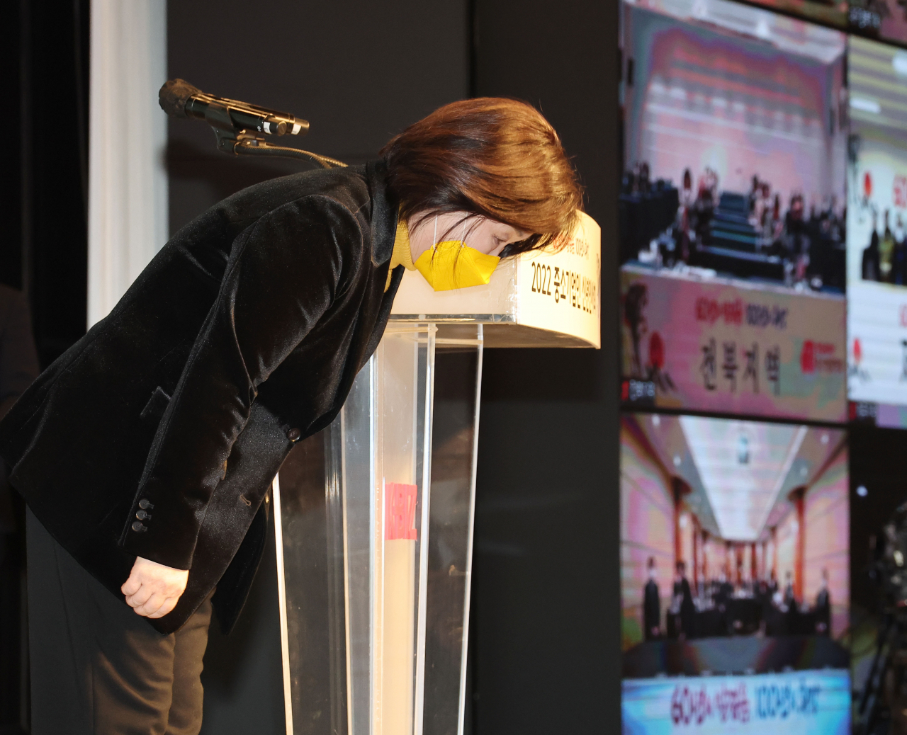 정의당 심상정 대선후보가 5일 서울 여의도 중소기업중앙회관에서 열린 2022 중소기업인 신년 인사회에서 인사하고 있다. [사진=이상섭 기자]