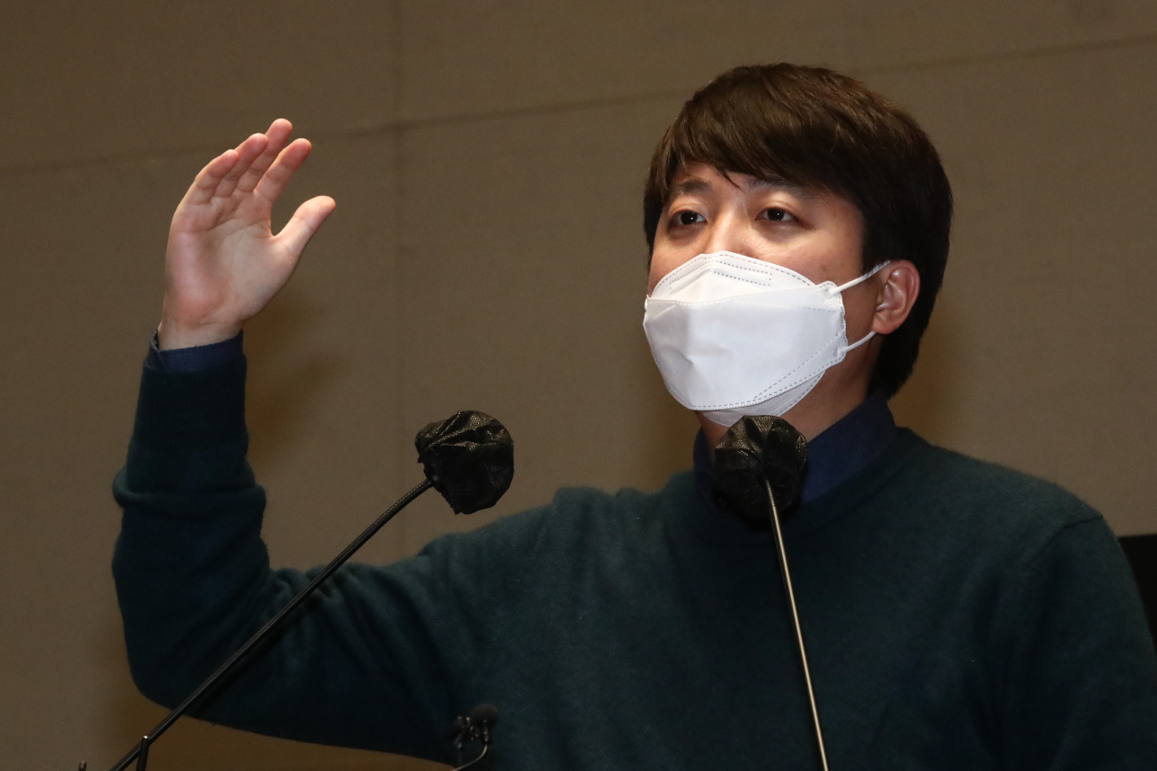 이준석 국민의힘 대표가 6일 오후 국회에서 열린 의원총회에서 발언하고 있다. [연합]