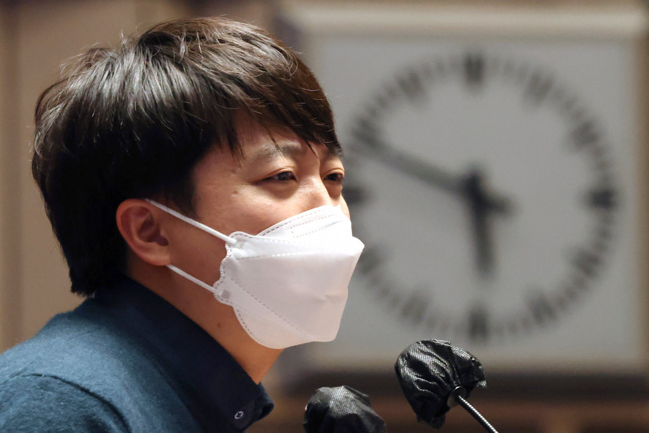 이준석 국민의힘 대표가 6일 오후 국회에서 열린 의원총회에서 발언하고 있다. [연합]