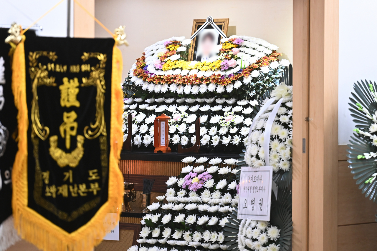 6일 오후 경기도 평택시 제일장례식장에 평택 신축 공사장 화재 현장에서 순직한 이형석 소방경 빈소가 마련됐다. [연합]