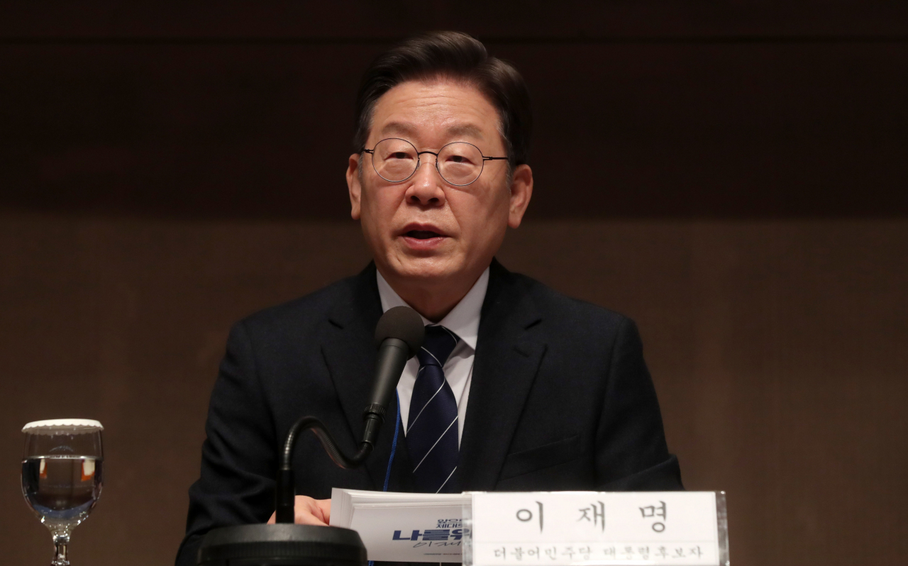 이재명 더불어민주당 대선후보가 6일 서울 프레스센터에서 열린 한국행정학회 주최 대통령선거 후보자 초청 토론회에서 기조연설을 하고 있다. [이상섭 기자]