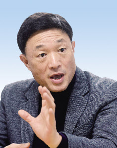 더불어민주당 선거대책위 홍보소통본부장인 김영희 PD. 이상섭 기자