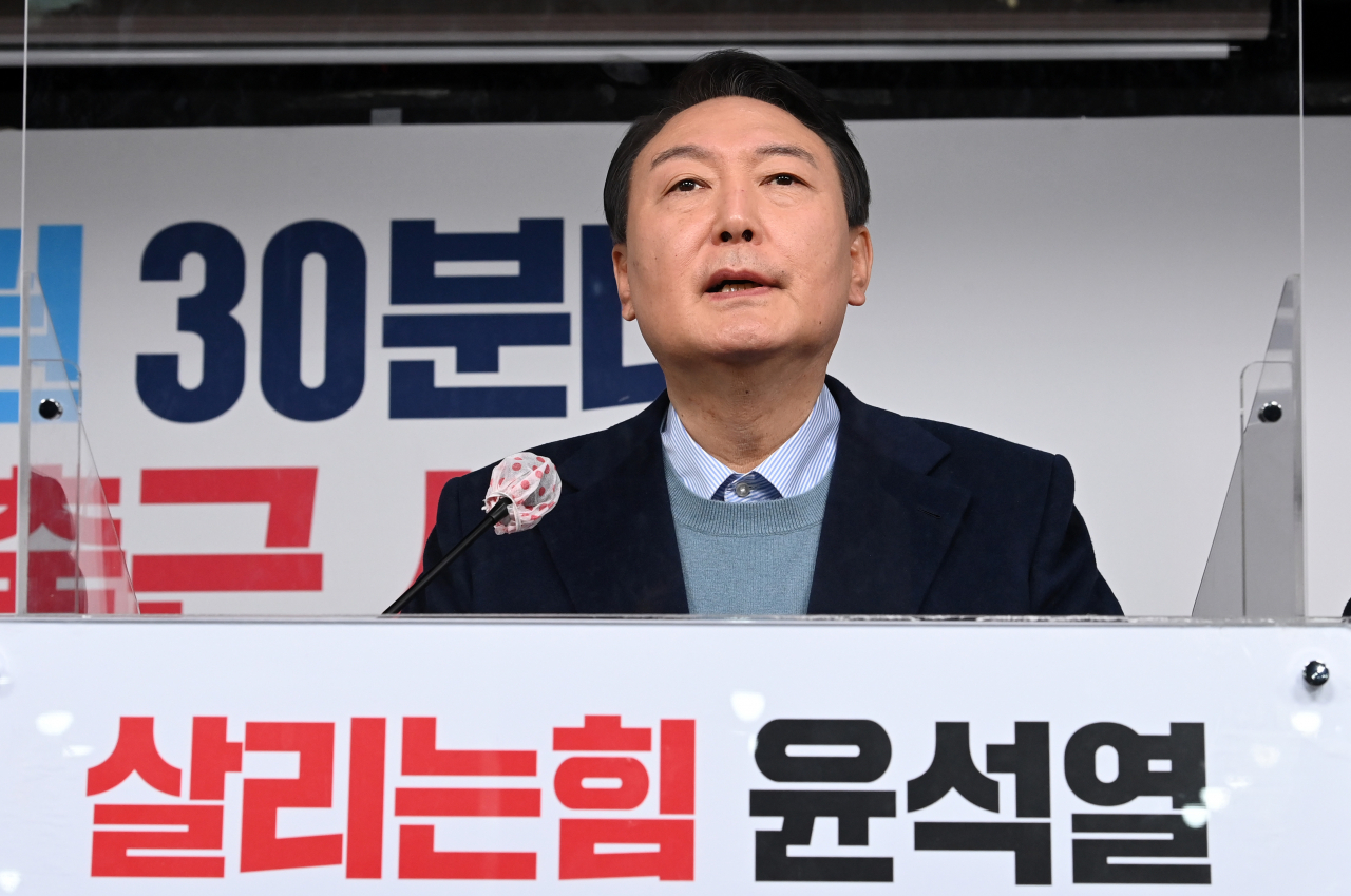 윤석열 국민의힘 대선 후보가 7일 오전 서울 여의도 당사에서 기자회견을 열고 수도권 광역 교통 공약을 발표하고 있다. [헤럴드경제=이상섭 기자]