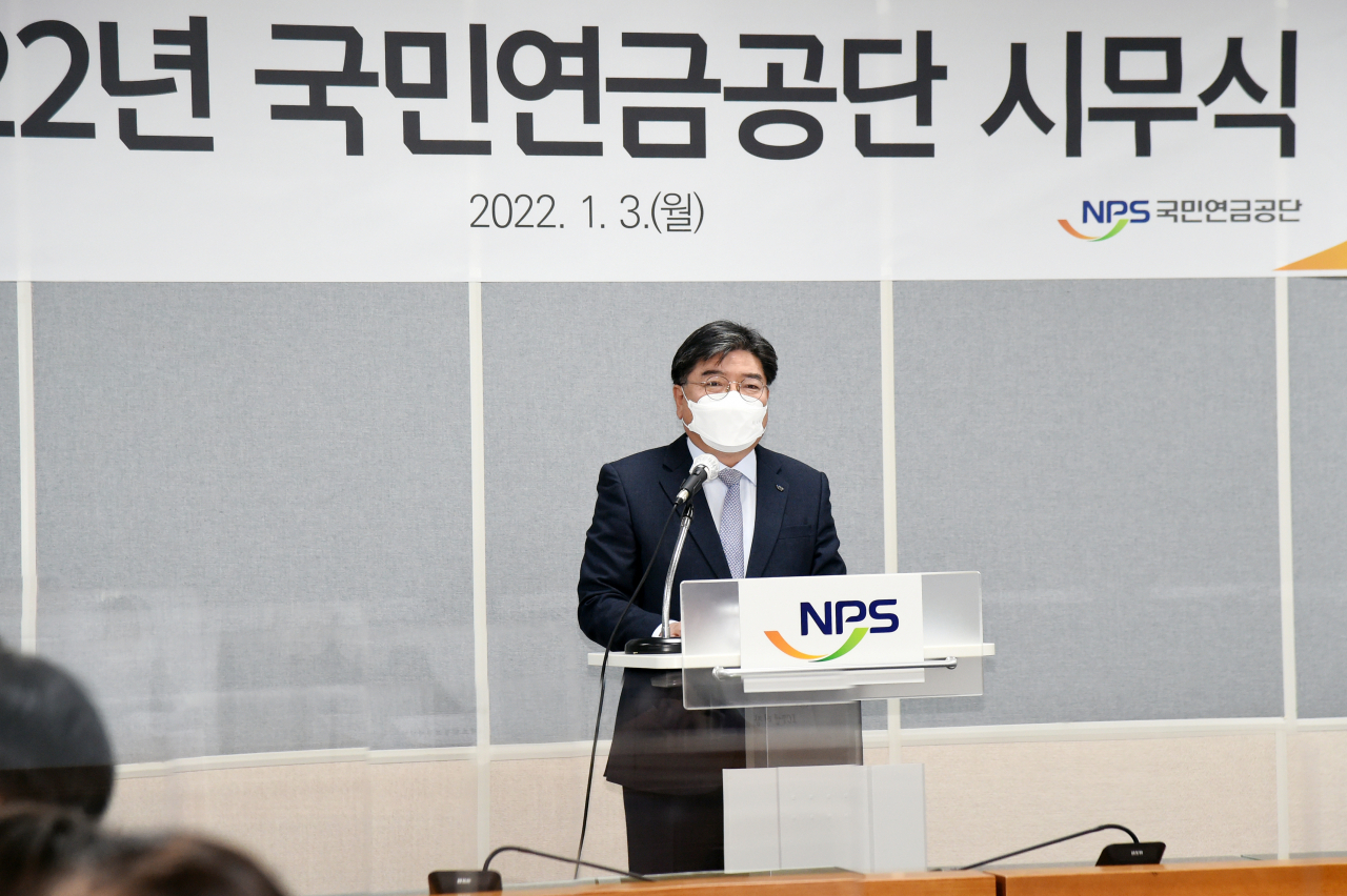김용진 국민연금공단 이사장이 지난 3일 전주 공단본사에서 열린 시무식에서 신년사를 하고 있다. [국민연금공단 제공]