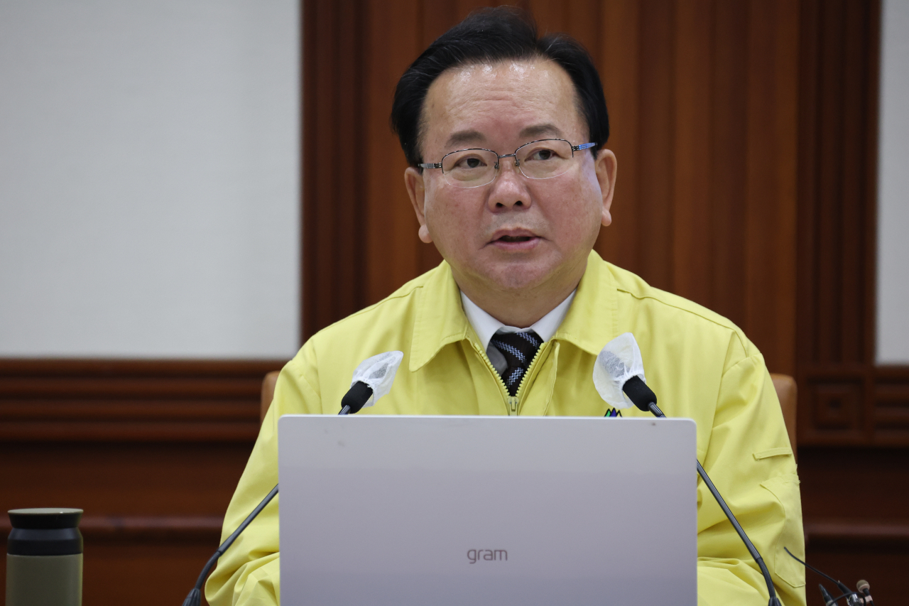 김부겸 국무총리가 7일 정부서울청사에서 코로나19 대응 중앙재난안전대책본부 회의를 주재하고 있다. [연합]