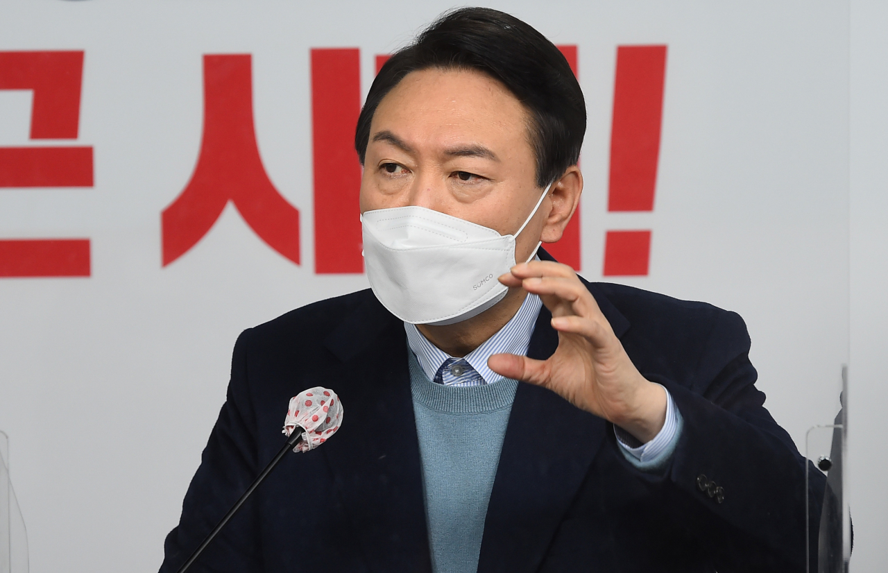 윤석열 국민의힘 대선 후보가 7일 오전 서울 여의도 당사에서 기자회견을 열고 수도권 광역 교통망 공약을 발표하고 있다. [연합]