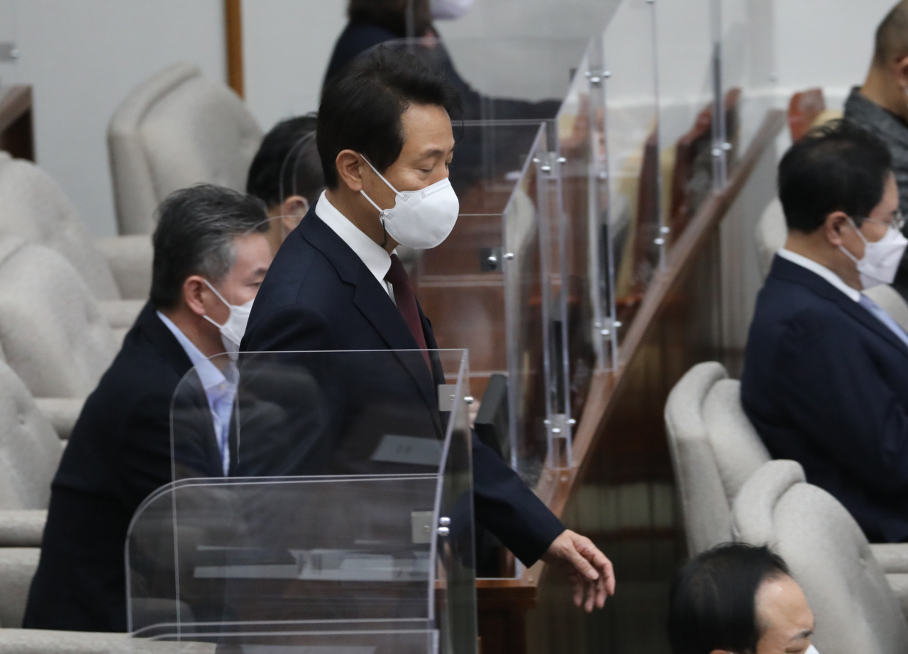 서울시는 지난해 본회의에서 의결된 ‘시장 발언중지·퇴장’ 조례안에 대해 재의요구 하기로 결정했다고 11일 밝혔다. 사진은 지난해 오세훈 서울시장이 서울시의회 본회의에 참석하고 있는 모습. [연합]