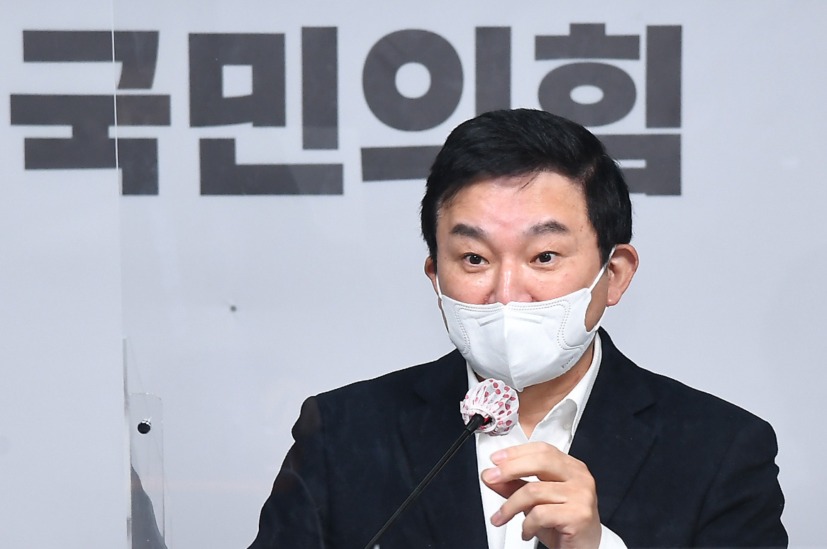 6일 서울 여의도 국민의힘 중앙당사에서 열린 윤석열 대선 후보의 '신도시 재정비' 정책공약 발표 기자회견에서 원희룡 정책본부장이 발언하고 있다. [연합]
