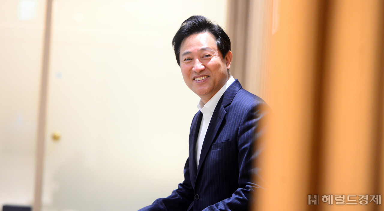 오세훈 서울시장이 지난해 가까스로 본회의를 통과한 서울시 예산안의 삭감된 내용을 두고 서울시의회와 연일 대립각을 세우고 있다. 사진은 지난 25일 오전 서울시청에서 오세훈 서울시장이 본지와 인터뷰를 하고 있는 모습. [헤럴드경제=이상섭 기자]