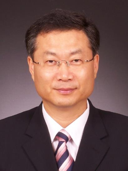 한국산업안전보건공단 제15대 이사장에 안종주 전 한겨레신문 기자가 7일 임명됐다. 임기는 2025년 1월까지 3년이다. 사진은 안종주 신임 한국산업안전보건공단 이사장. [연합]