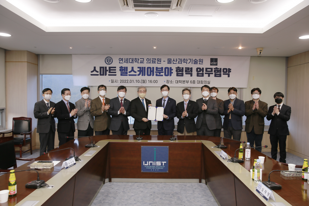 10일 UNIST와 연세대학교 의료원이 스마트 헬스케어 분야 협력을 위한 MOU를 체결했다.