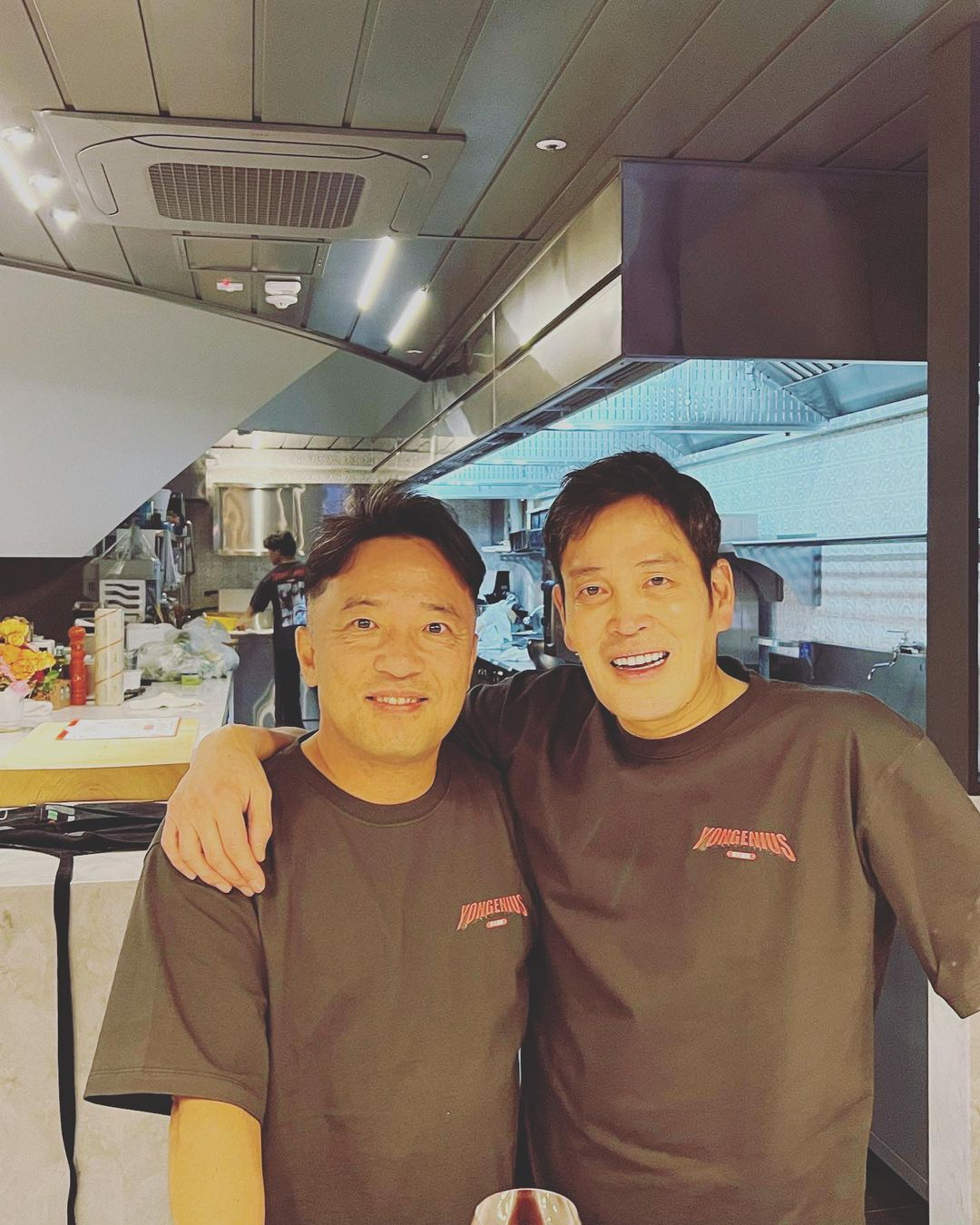 정용진 신세계그룹 부회장이 ‘멸공’ 논란 진화에 나서며, 11일 김택진 NC소프트 회장과 찍은 사진을 게시했다.[인스타그램 캡처]