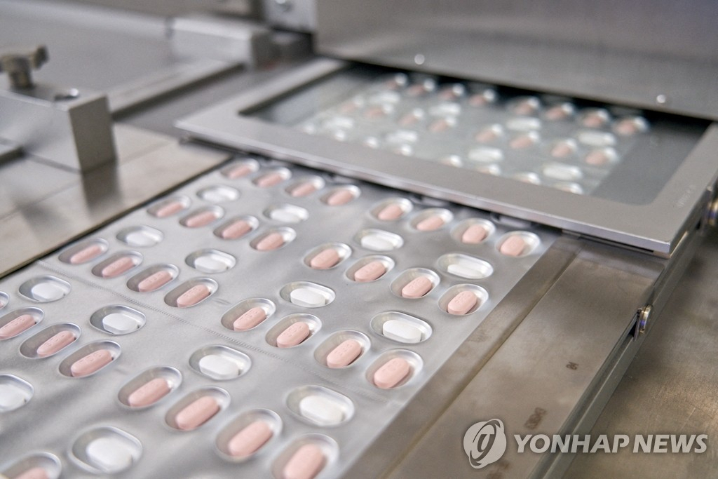 미 FDA 승인받은 화이자 코로나 치료 알약 '팍스로비드' [연합]