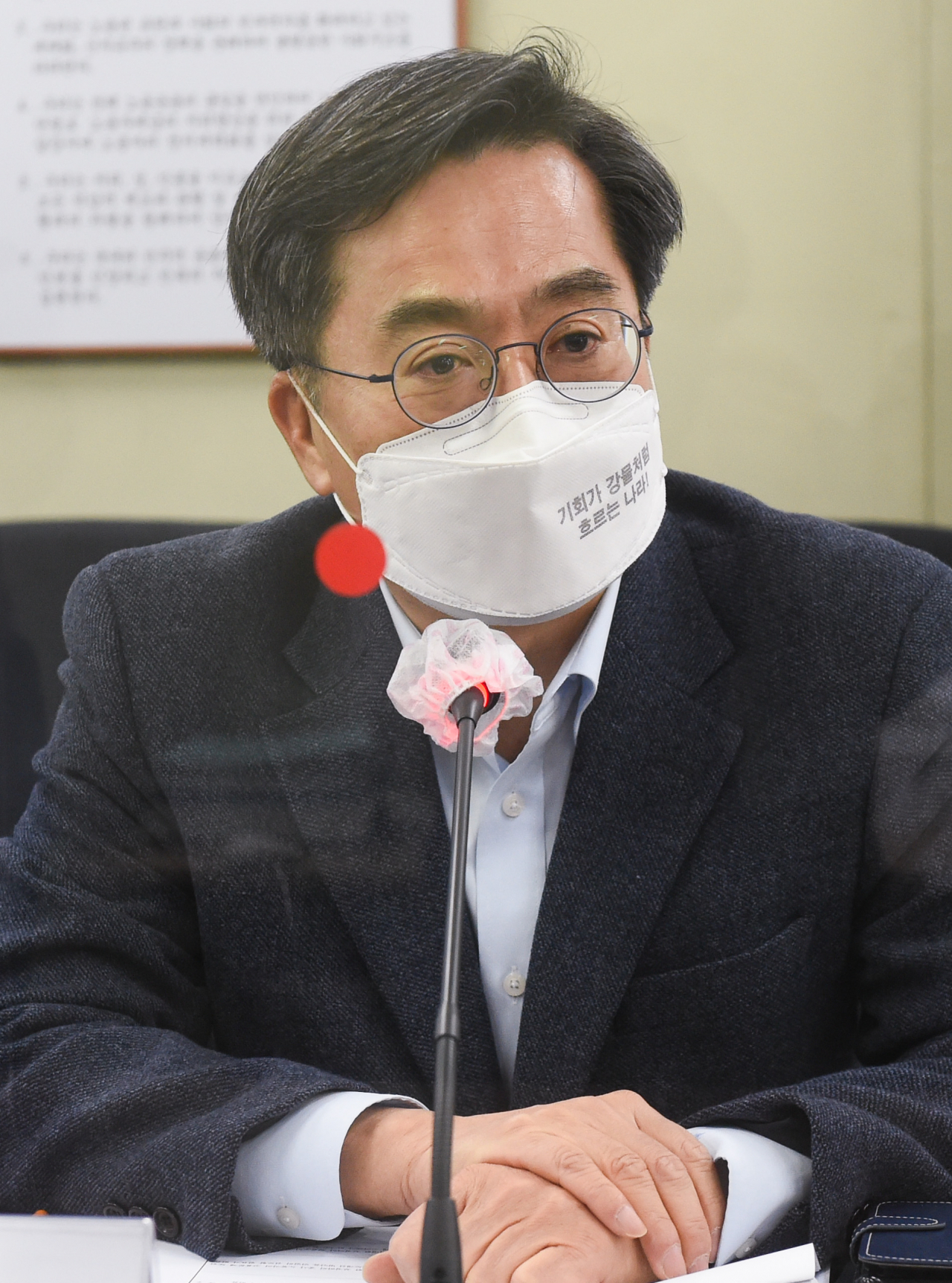 새로운물결 김동연 대선 후보가 지난 11일 오후 서울 중구 전국금융산업노동조합에서 열린 '금융노조 지부 대표자 간담회'에서 인사말을 하고 있다. [연합]