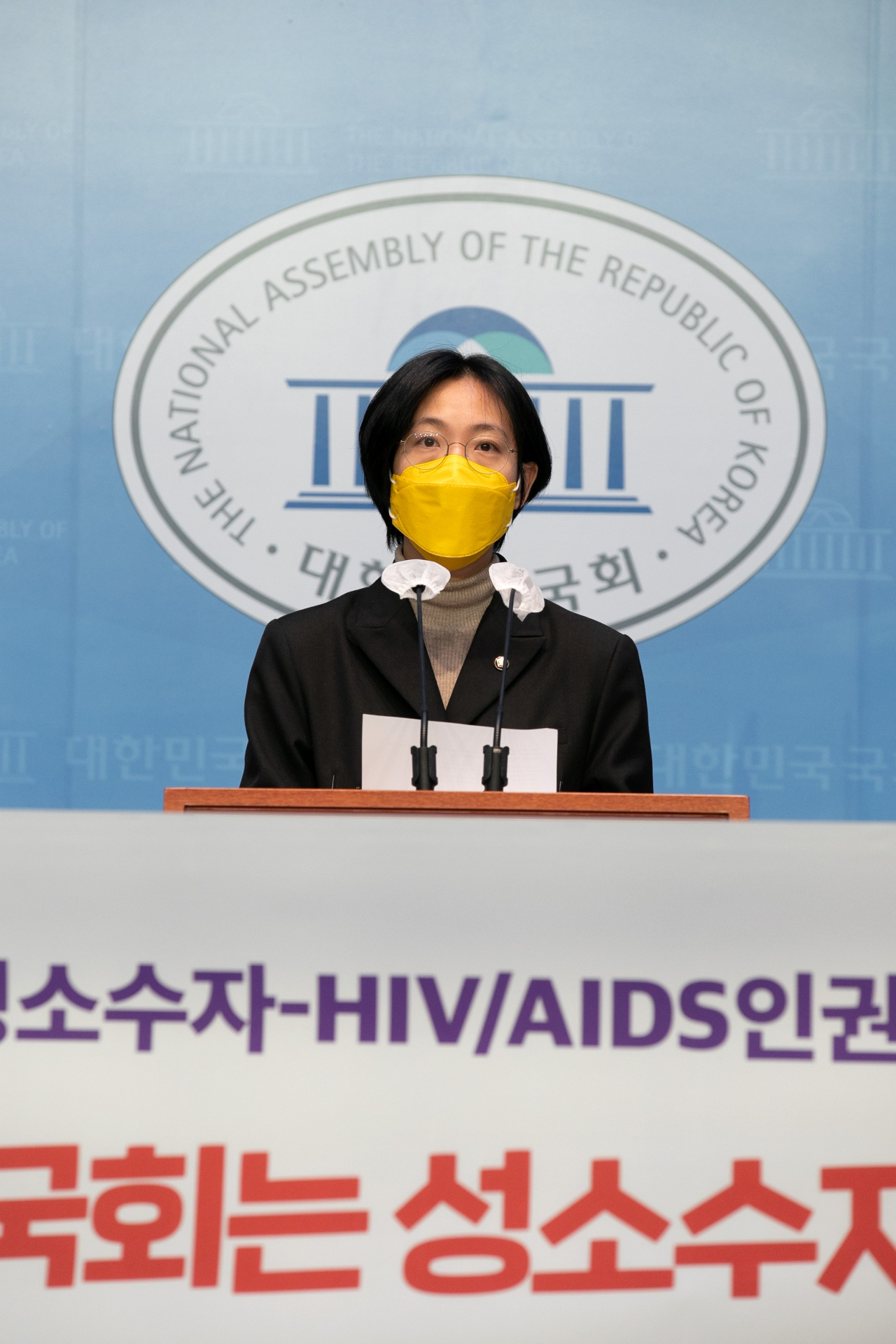 정의당 장혜영 의원이 지난 5일 오전 국회 소통관에서 열린 평등법·차별금지법 제정 촉구 기자회견에서 대표발의 의원으로서 발언하고 있다. [국회사진기자단]