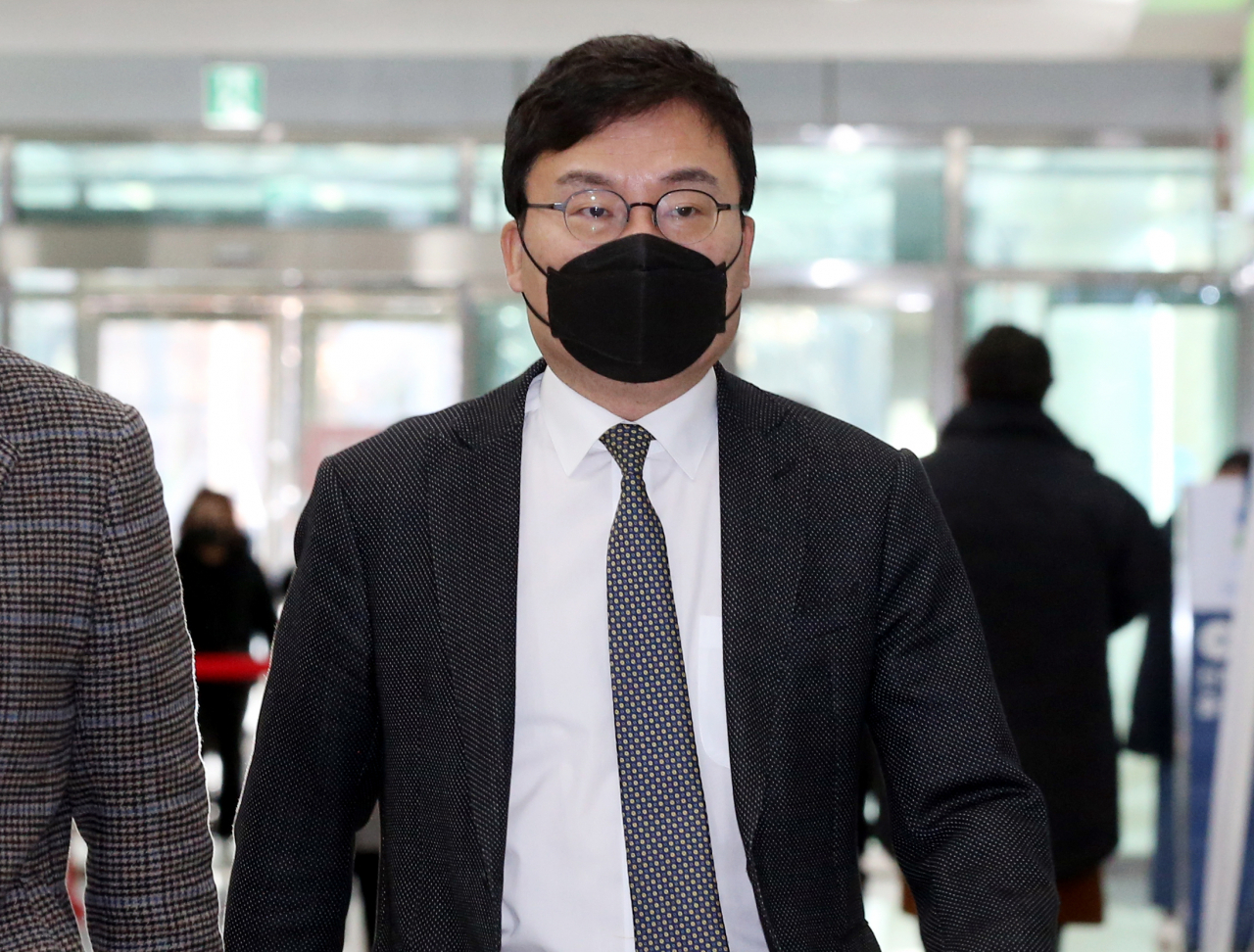 550억원대 이스타항공 횡령·배임 혐의를 받는 이상직 무소속 의원이 지난 1월 12일 선고공판을 앞두고 전주지법에 출석하고 있다. [연합]