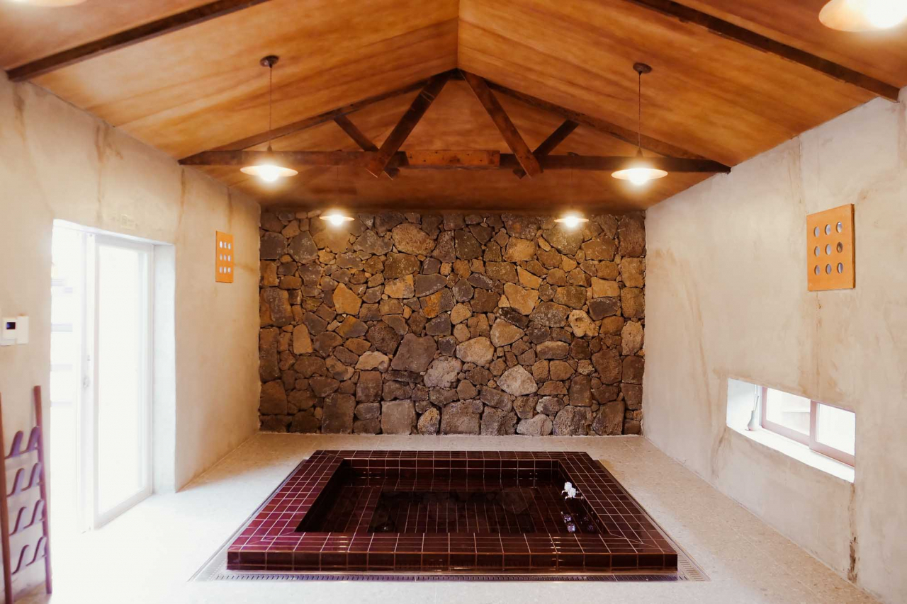 빈집은 변신을 통해 스파시설도 두게 됐다.
