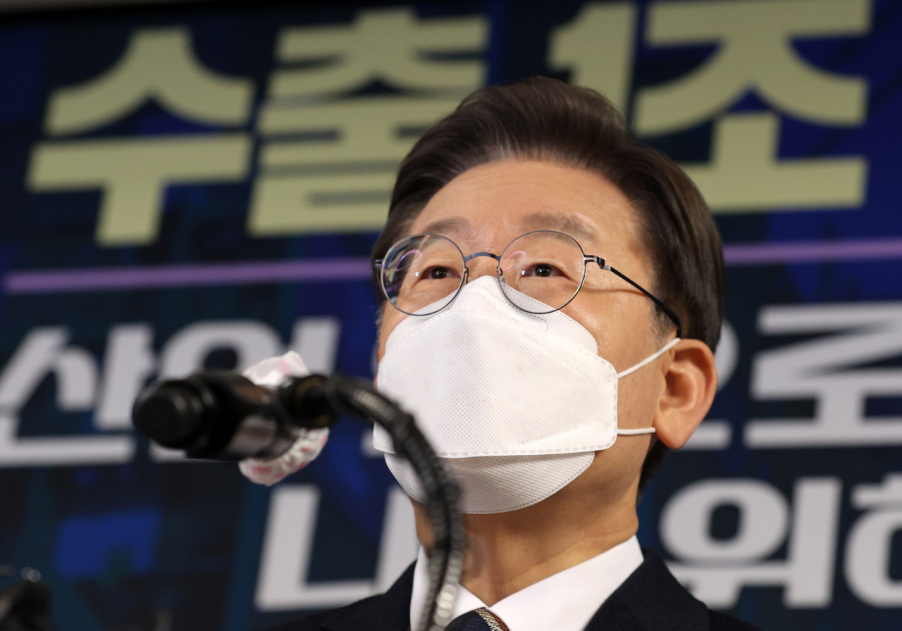 더불어민주당 이재명 대선 후보가 12일 오전 서울 서초구 한국산업기술진흥협회에서 산업 분야 정책 공약을 발표하고 있다. [연합]