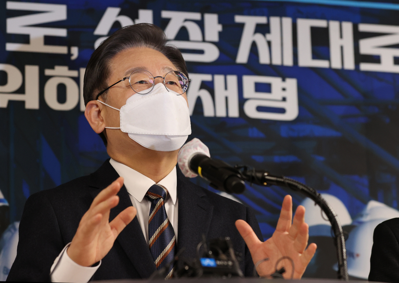 더불어민주당 이재명 대선 후보가 12일 오전 서울 서초구 한국산업기술진흥협회에서 산업 분야 정책 공약을 발표하고 있다. [연합]