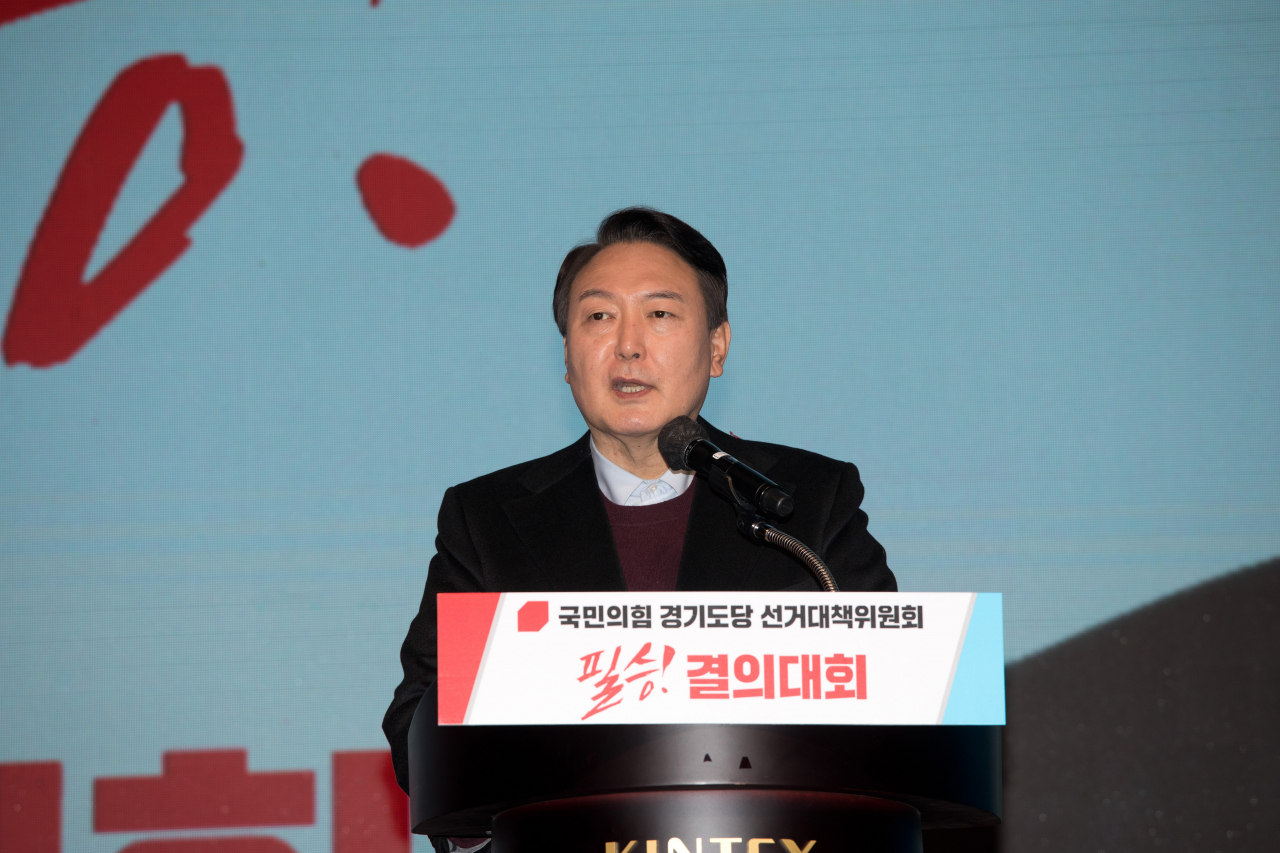 윤석열 국민의힘 대선후보가 12일 오후 경기 고양시 킨텍스 전시장에서 열린 경기도 선거대책위원회 출범식에서 연설하고 있다. [연합]
