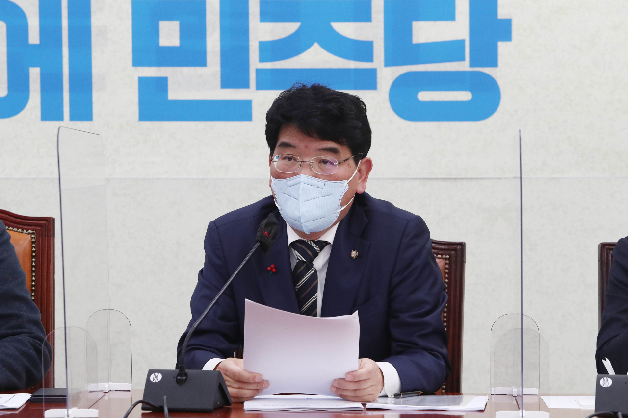더불어민주당 박완주 정책위의장이 지난 6일 오전 서울 여의도 국회에서 열린 정책조정회의에서 발언하고 있다.[연합]
