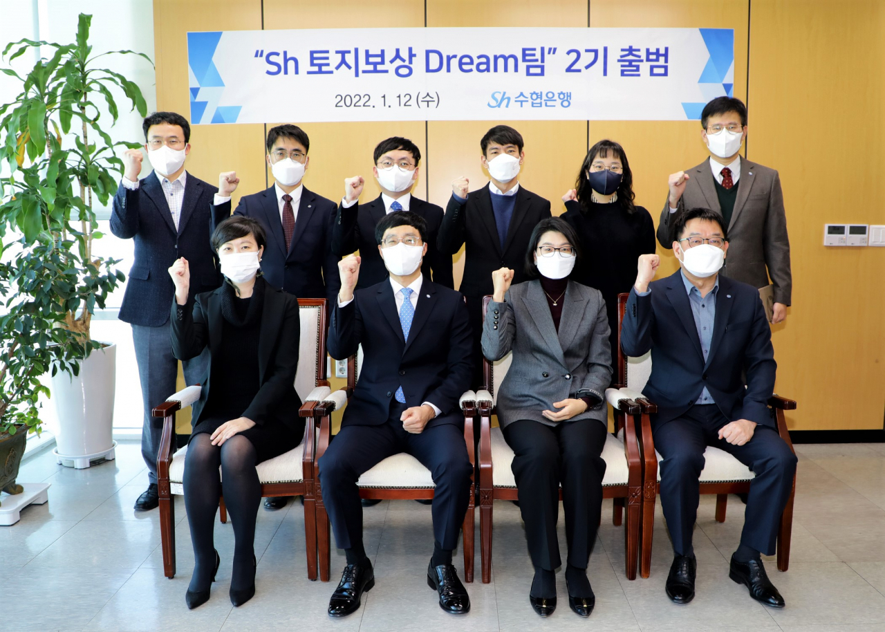 Sh수협은행은 지난 12일 서울시 송파구 수협은행 별관에서 3기 신도시 공익수용 토지보상 전문 통합금융서비스를 전담할 ‘Sh토지보상드림(Dream)팀 2기’를 출범했다.[Sh수협은행 제공]