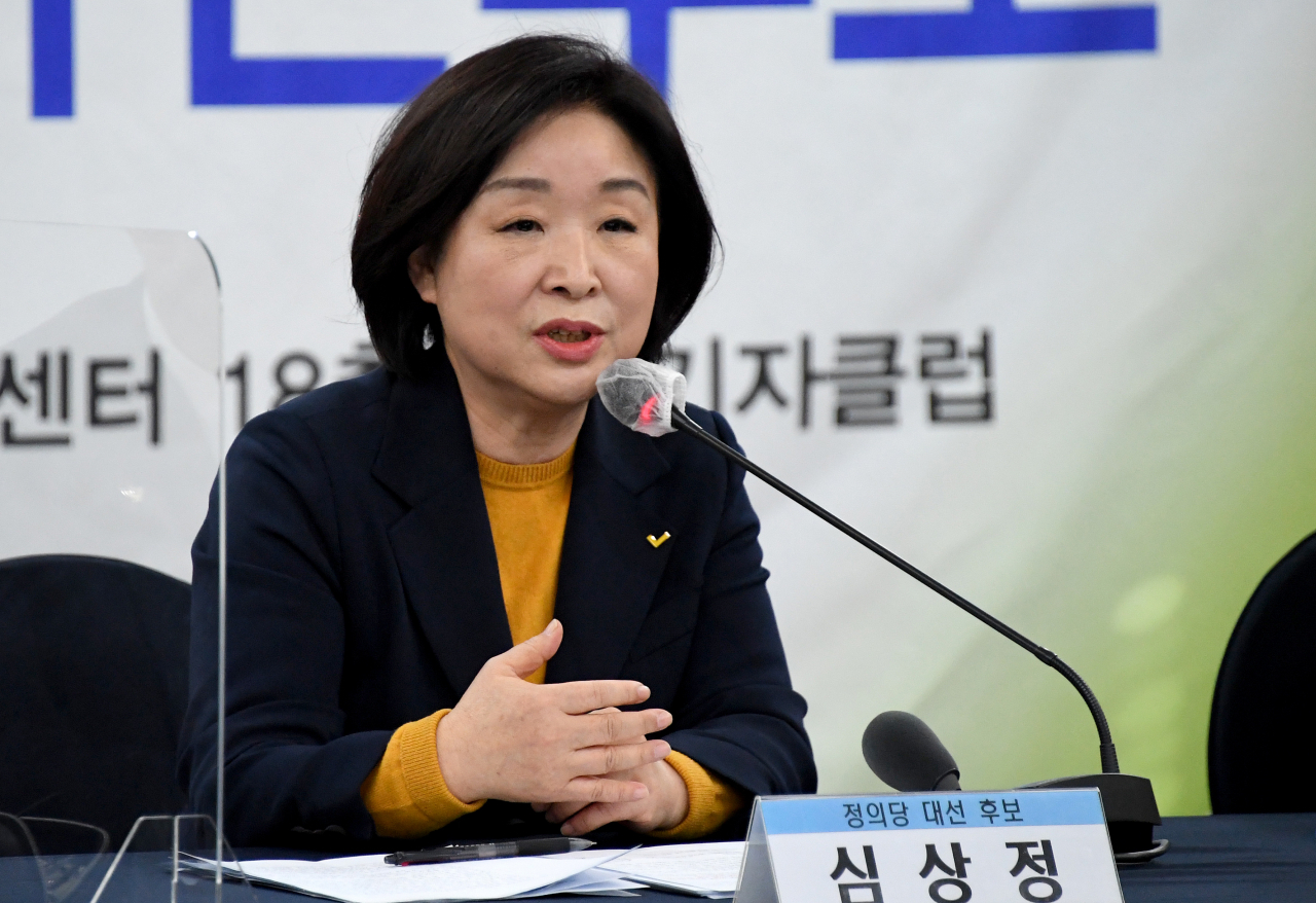 정의당 심상정 대선 후보가 12일 오후 서울 중구 한국프레스센터에서 열린 한국기자협회 초청 토론회에서 패널들의 질문에 답하고 있다. [연합]