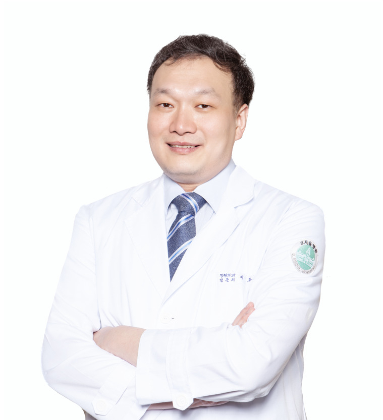 수원 에스서울병원 이주현 원장은 "최근에는 기존 장년층뿐 아니라 과격한 운동을 즐기거나 몸을 많이 쓰는 직종의 30대 후반~40대 연령층에서도 증가세를 보이고 있어 유의해야 한다"고 조언한다.