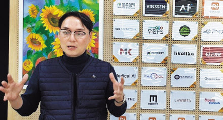 창업기업 액셀러레이터인 뉴패러다임인베스트먼트의 박제현 대표가 자사의 투자방침과 성공적 창업 방향에 대해 설명하고 있다.