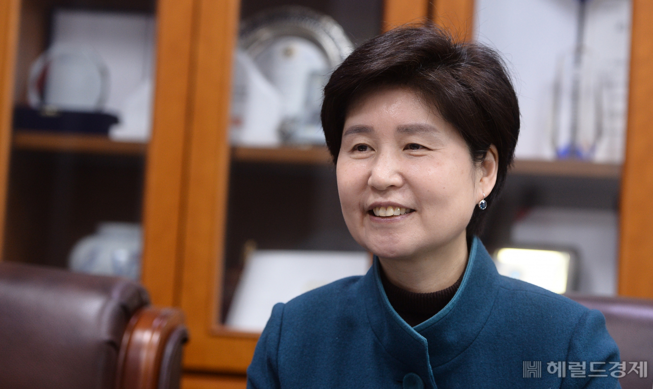 백혜련 더불어민주당 국가인재위 총괄단장이 지난 12일 오전 서울 여의도 국회 의원회관에서 본지와 인터뷰를 하고 있다. 이상섭 기자