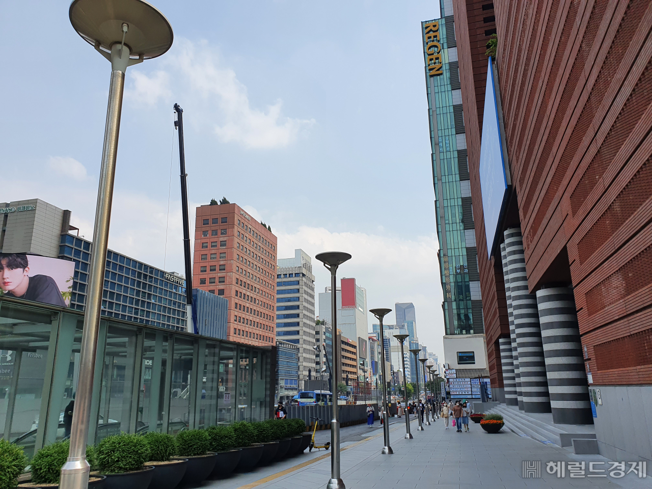 9호선 신논현역에서 2호선 강남역까지 이어지는 강남대로 상권 일대의 모습.[헤럴드경제DB]